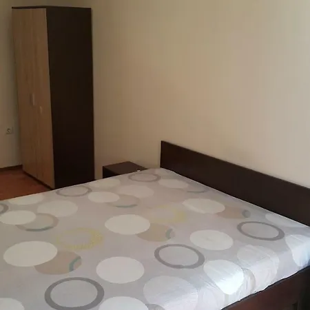 Krasi-2 Bedroom & Free Parking Near Center アパート