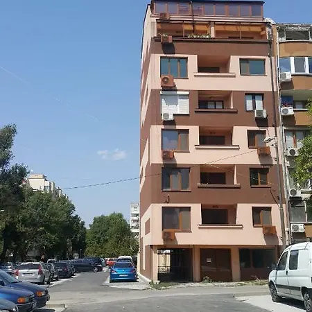 Krasi-2 Bedroom & Free Parking Near Center *
