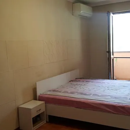 Krasi-2 Bedroom & Free Parking Near Center Apartment *